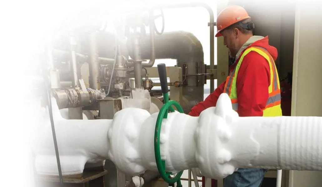 ice-build-up-cryogenic-lng-transfer-with-man-working